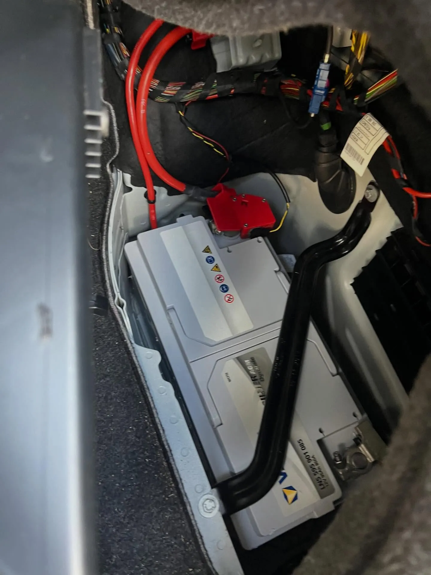 私たちの自動車電装業サービスにおいて、バッテリー交換は単なる...