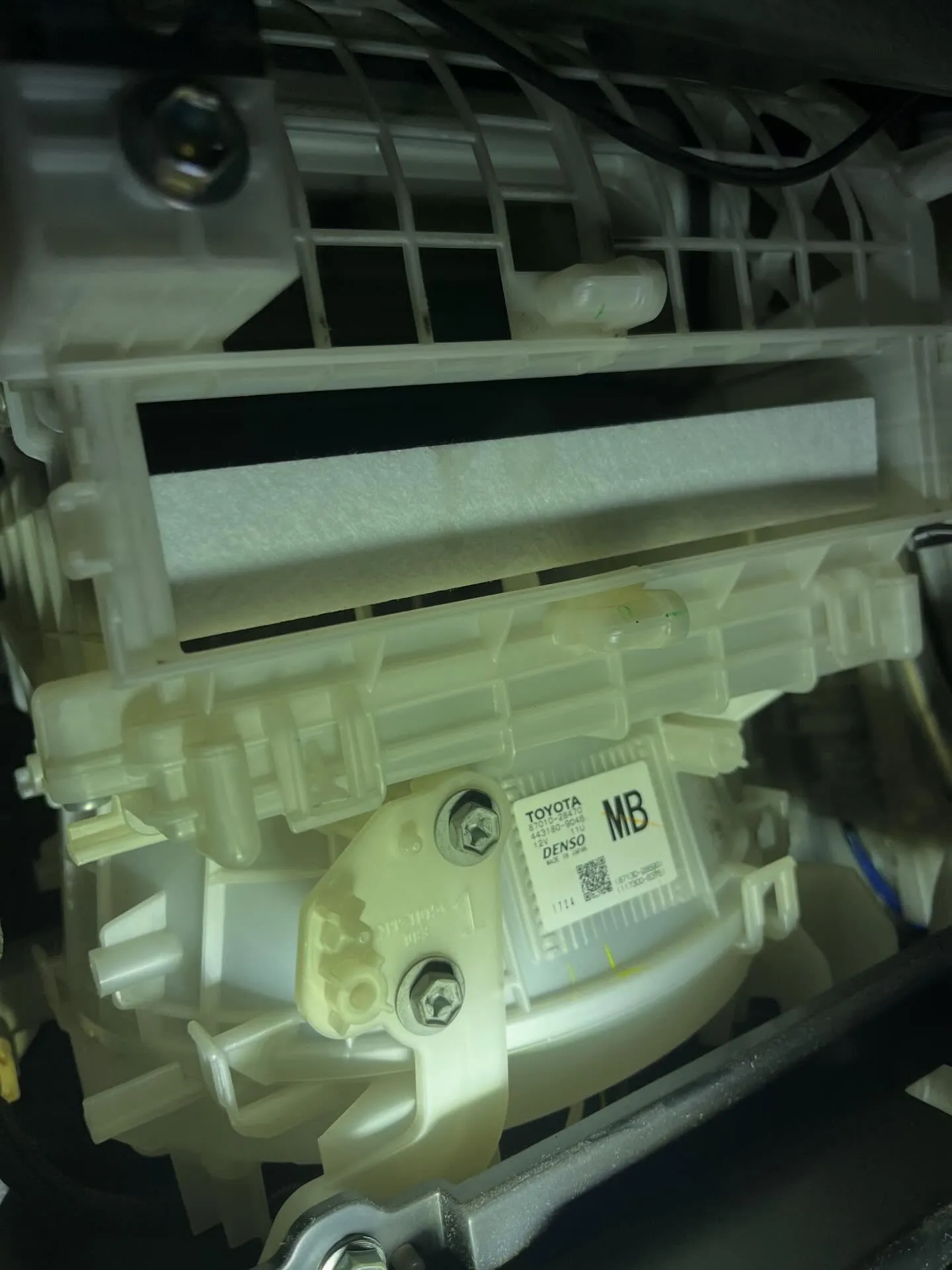 「車内の空気はクリアに、ドライブはもっと快適に。