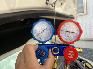 カーエアコンの定期点検で故障を予防！