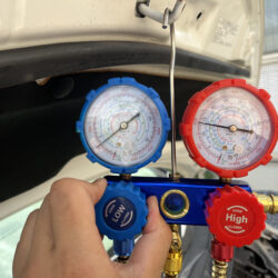 カーエアコンの定期点検で故障を予防！